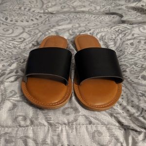 Universal Thread Sandals